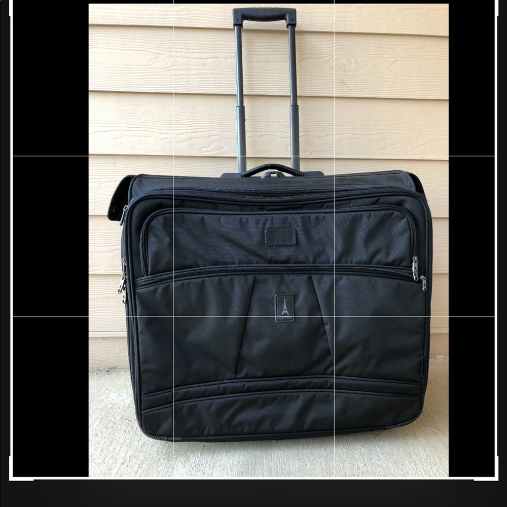 Horizontal Travelpro FlightCrew 5 Garment Suit Bag